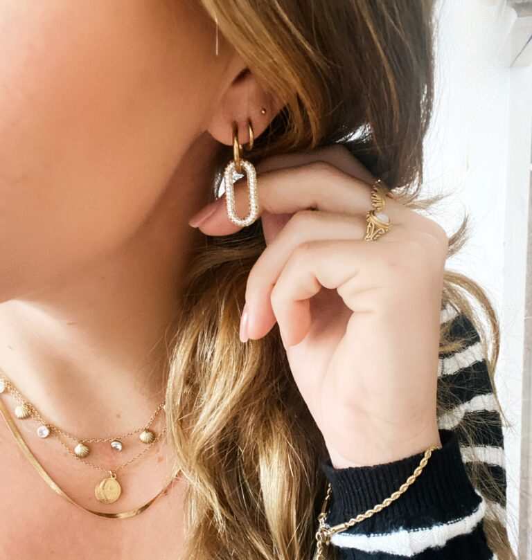 Oorbel in edelstaal met ovale kristallen hanger - goud - By Moona