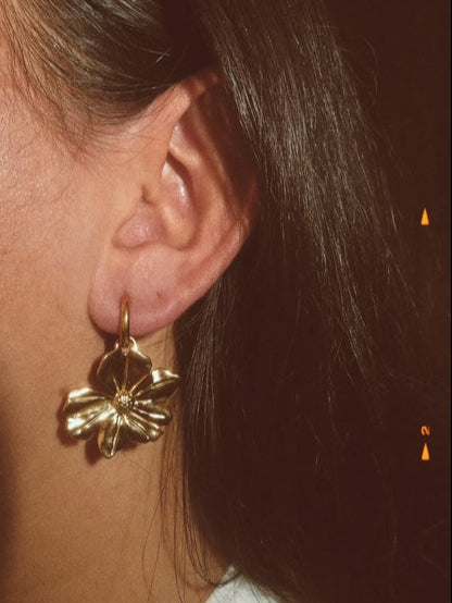 Creolen met XL bloem - goud - By Moona