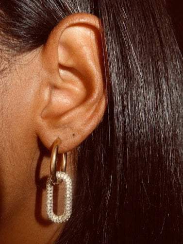 Oorbel in edelstaal met ovale kristallen hanger - goud - By Moona